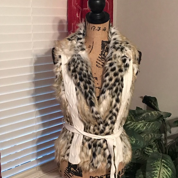 ♦️SOLD♦️Beautiful Vest - Picture 1 of 4